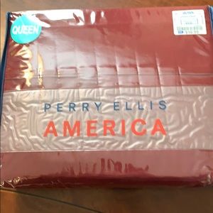 Deep Red Perry Ellis Queen Sheet Set